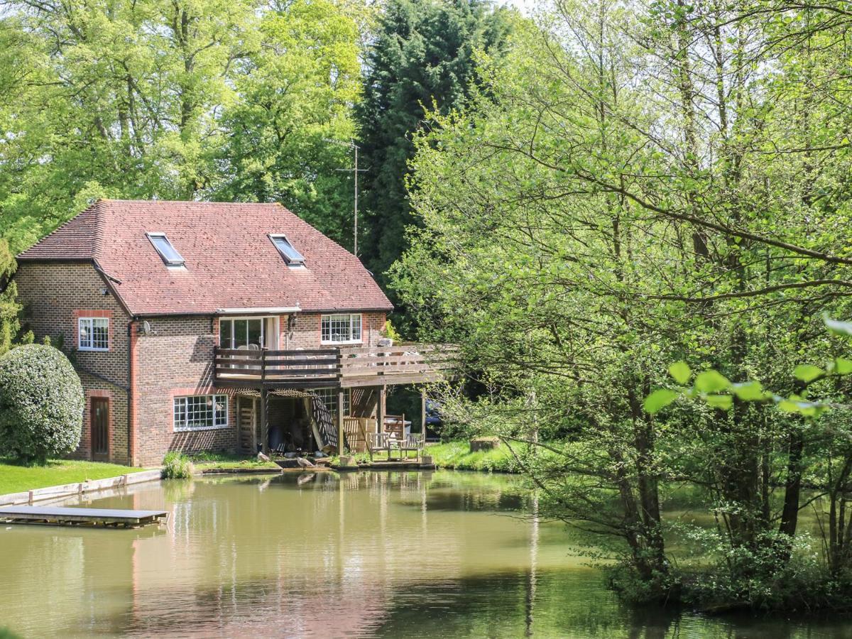 Miswells Cottages - Lake View Тернерс-Хилл Экстерьер фото